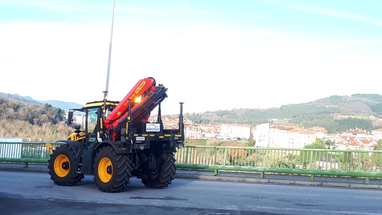 PALFINGER Ibérica ha desarrollado una grúa PK 18502 SH sobre tractor Fastrac