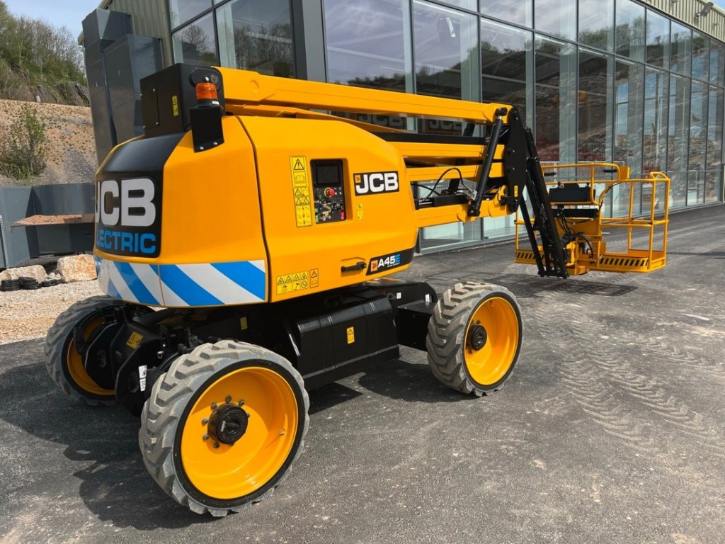 NUEVOS BRAZOS Y TIJERAS DE JCB - MOVICARGA