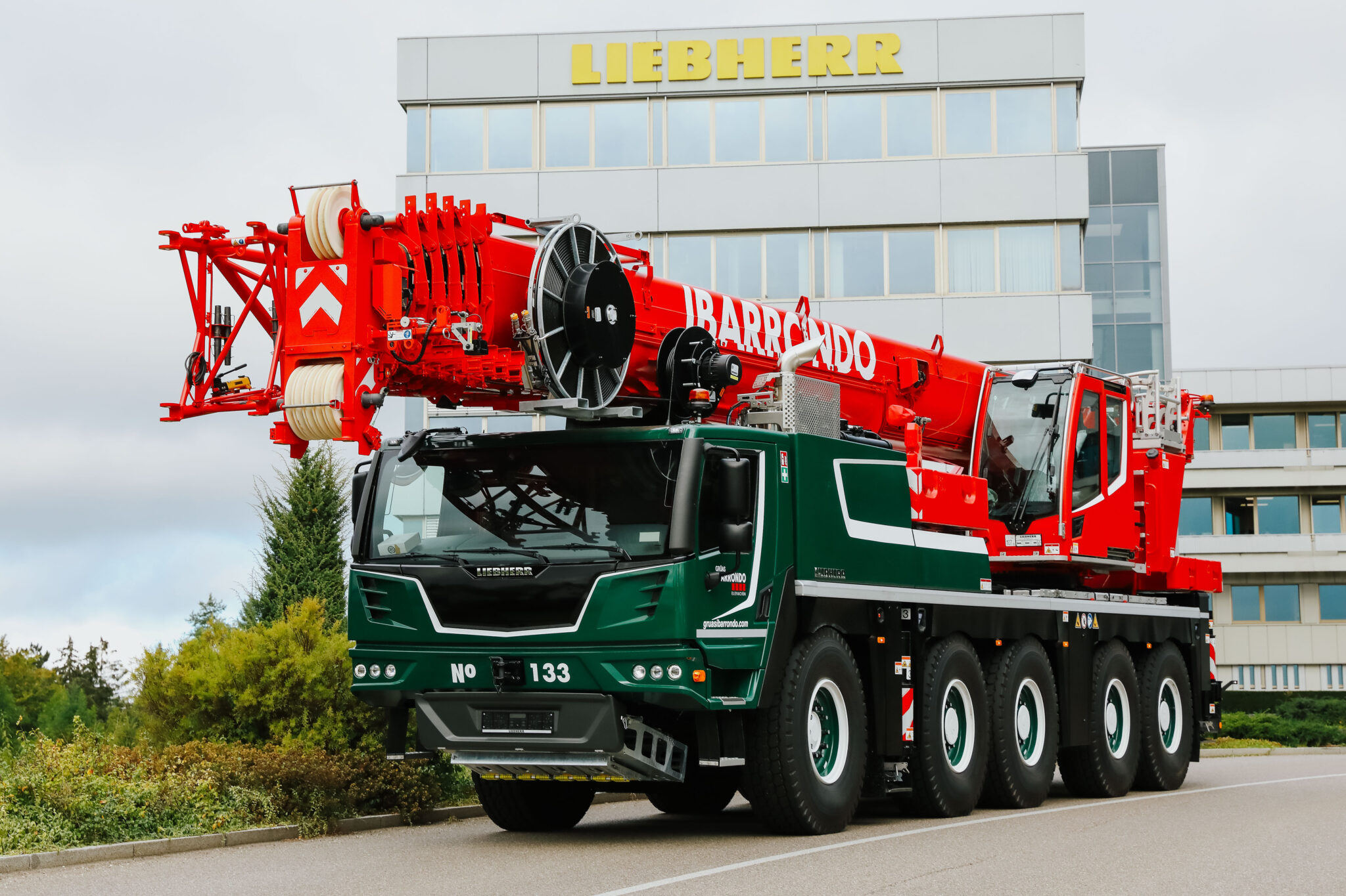 LIEBHERR LTM 11005.3 DE GRÚAS IBARRONDO, UN EQUIPO IDEAL PARA EL